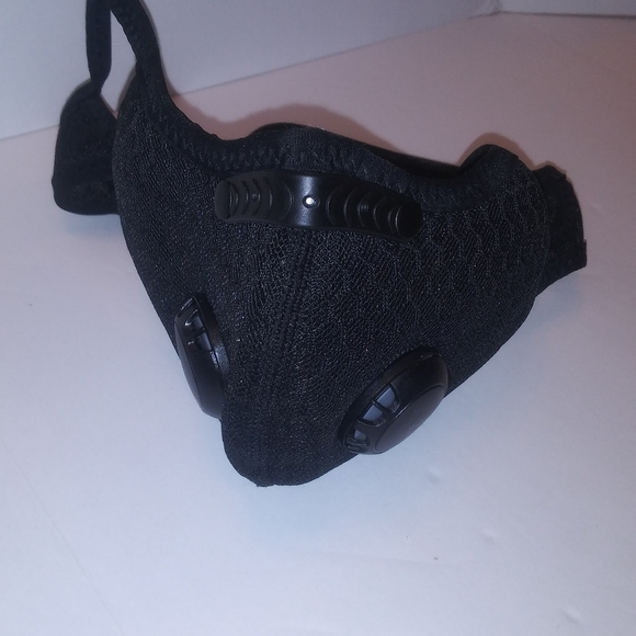 Reusable facemask with replaceable filter - Picture 2 of 3